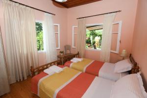 Ένα ή περισσότερα κρεβάτια σε δωμάτιο στο Garden House Kastellani-Ησυχη διαμονή με κήπο στην Κέρκυρα