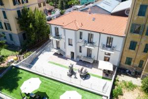 an aerial view of a house with a yard at Millstone House in La Spezia