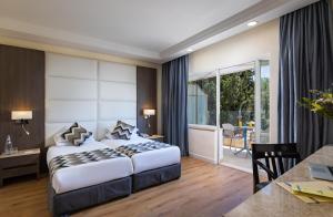 Voodi või voodid majutusasutuse Ambassador Hotel toas