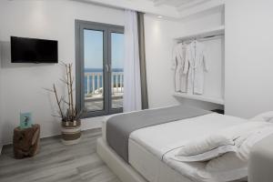 Ένα ή περισσότερα κρεβάτια σε δωμάτιο στο Iliada Suites