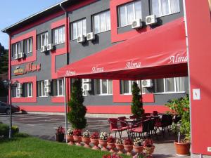 Budynek, w którym mieści się hotel