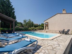 Piscina de la sau aproape de Luxurious villa in Oupia with private pool