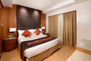 A bed or beds in a room at Svelte Delhi, a member of Radisson Individuals