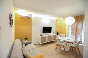 A television and/or entertainment centre at Amor di Casa