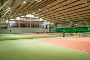 Tenis a/nebo squash v ubytování Penzion Na Kurtech nebo okolí