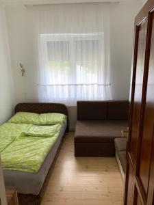 Posteľ alebo postele v izbe v ubytovaní Viktor Apartmanház
