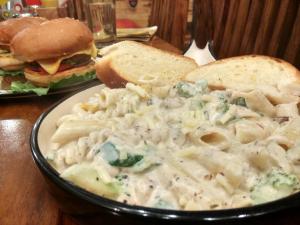 Jídlo v hotelu nebo okolí