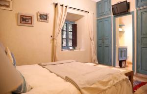 Postel nebo postele na pokoji v ubytování Villa Le Perroquet Bleu