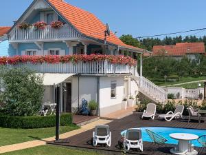 Photo de la galerie de l'établissement Pool Apartments Plitvice Lakes, à Grabovac