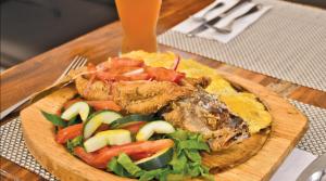 Makanan di atau berdekatan hotel