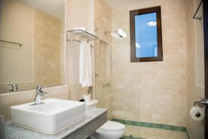 Bilik mandi di Hotel Presidente Las Tablas