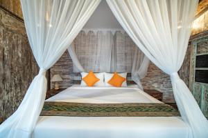 Postel nebo postele na pokoji v ubytování Ubud Lestari Villa