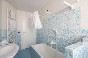 a bathroom with a tub and a toilet and a sink at Ca' Coriandolo in Venice