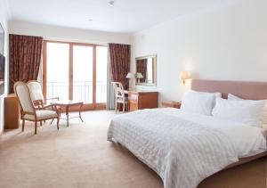 Postel nebo postele na pokoji v ubytování Vilnius Grand Resort