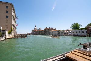 a view of a river with a boat in it at Ca' Coriandolo in Venice