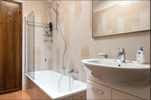 A bathroom at Palazzo Bianchetti Még 29 kép