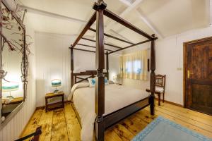 A bed or beds in a room at Casa Saltara