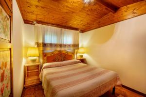 A bed or beds in a room at Casa Saltara