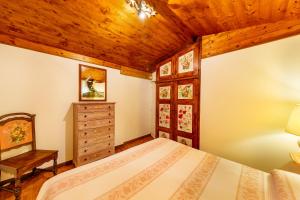 A bed or beds in a room at Casa Saltara