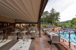 Bazén v ubytovaní Camping Village Mugello Verde alebo v jeho blízkosti