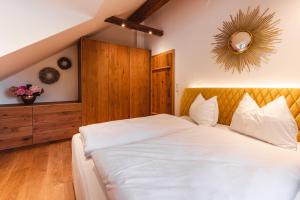 Postel nebo postele na pokoji v ubytování Appartementhaus Plainstöckl Hotel Gasthof Maria Plain