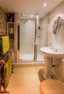 a bathroom with a sink and a shower at The Retreat, Clematis cottages, Stamford in Stamford