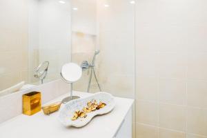 Koupelna v ubytování Vintage Estoril Apartment - 15 min walk to the sea!