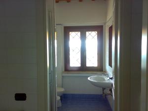 a bathroom with a sink and a window at IMMERSA NEL VERDE 2 in Osimo