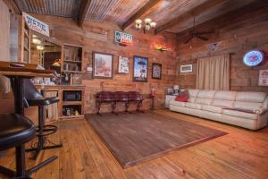 a living room with a couch and a bar at 7F Lodge and Events in College Station