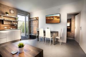 Kuchyňa alebo kuchynka v ubytovaní Apartmány Ladná