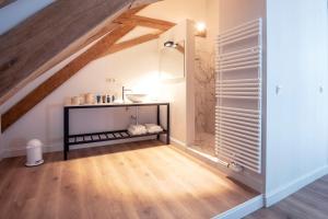 Bed & Breakfast Jezuietenplein 21客房内的一张或多张床位