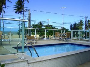 בריכת השחייה שנמצאת ב-Apartamento Cabo Branco Beira-Mar או באזור