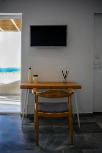 TV a/nebo společenská místnost v ubytování Pharos Apartments