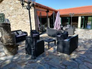 A seating area at Hosteria Calixtino Még 31 kép
