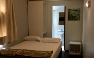 Postel nebo postele na pokoji v ubytování NUMAR Hotel
