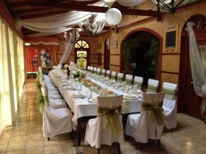 Restaurace v ubytování Fehér Hattyú Panzió