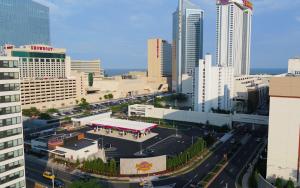 Ein allgemeiner Blick auf Atlantic City oder ein Stadtblick von des Resorts aus