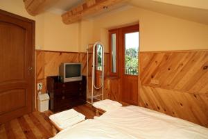 
A bed or beds in a room at Viesu nams Smaidas
