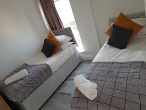 A bed or beds in a room at Vetrelax Harwich Deluxe Suite
