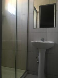 Koupelna v ubytování NUMAR Hotel