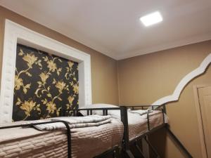 Postel nebo postele na pokoji v ubytování Tsera House