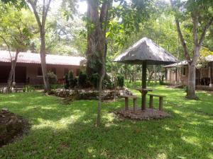 Kebun di luar El Bosque Hotel