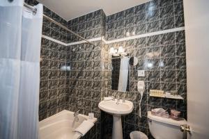 Um banheiro em Manoir Sherbrooke