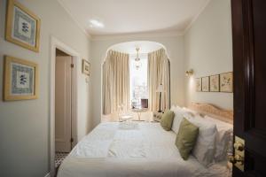 Cama ou camas em um quarto em Manoir Sherbrooke