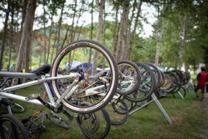Montar en bicicleta en Snow Peak Jyubako（AKAIGAWA TOMO PLAYPARK） o alrededores