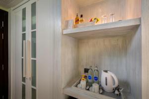 Кухня или мини-кухня в Aonang Villa Resort I Beach Front
