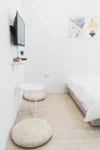 TV a/nebo společenská místnost v ubytování Boléro Homestay I 鄰近花園夜市
