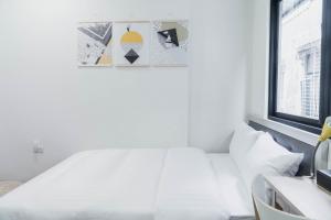 Postel nebo postele na pokoji v ubytování Boléro Homestay I 鄰近花園夜市