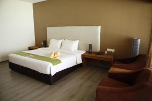 Tempat tidur dalam kamar di Eriyadu Island Resort
