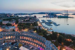Gallery image of Luxury apartment JANA with private parking in Pula